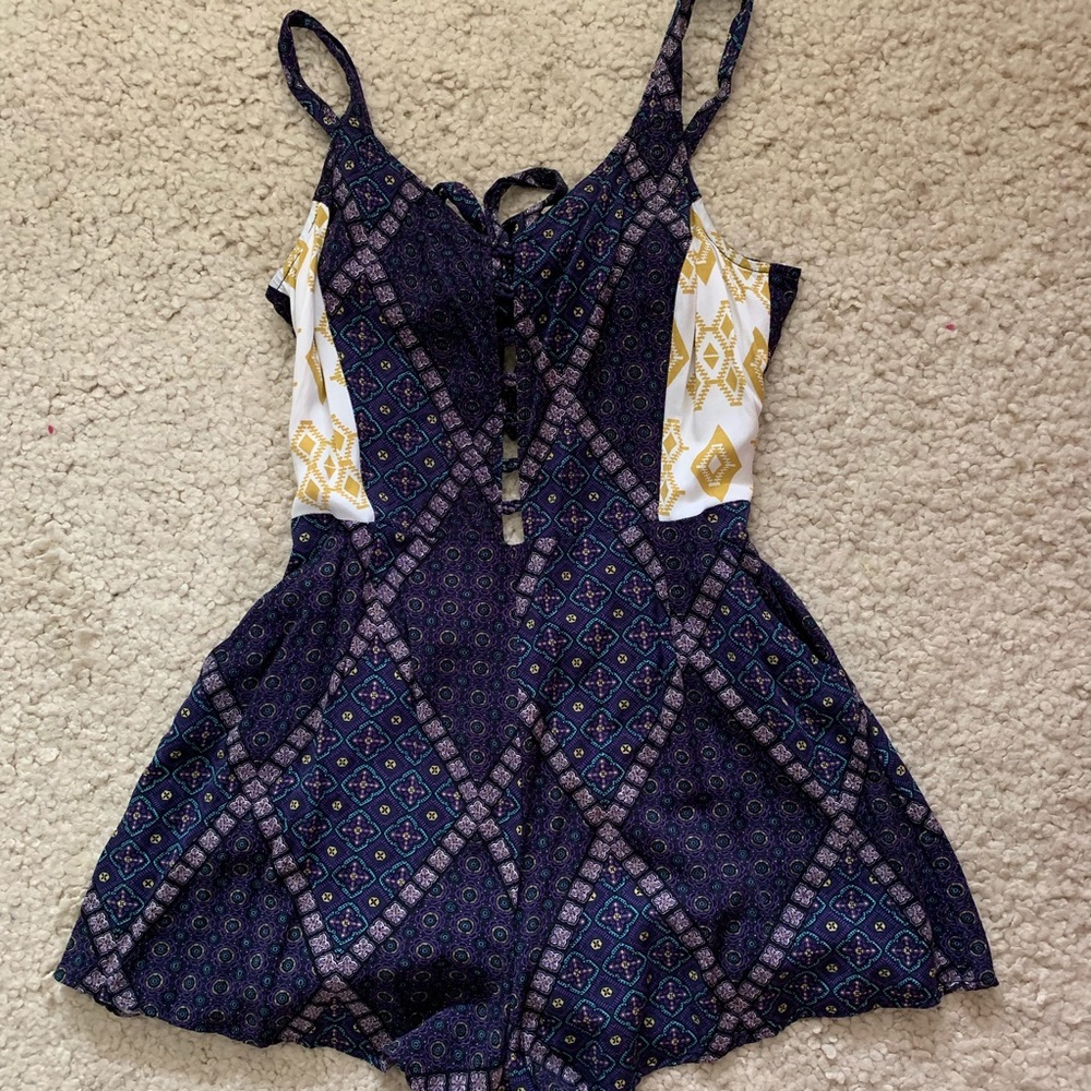 Kendall & Kylie Tie Back Printed Romper